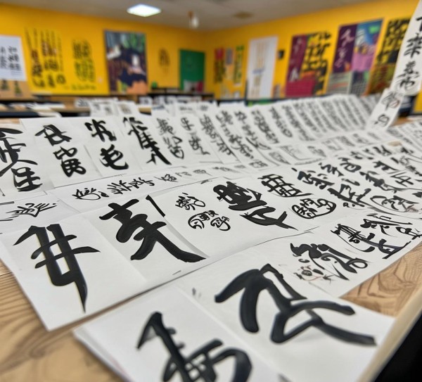 童趣盎然，二年级竖行书法展艺术风采
