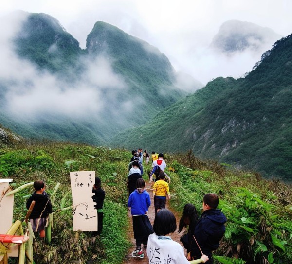 三年级学生山行书法之旅赏析